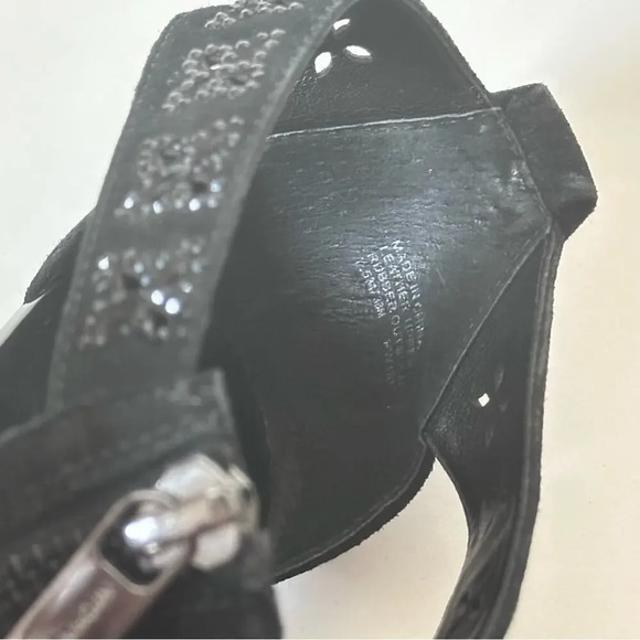 Michael Kors Berkley Floral T Strap Black Suede Sandal Size 7.5 - Picture 12 of 14